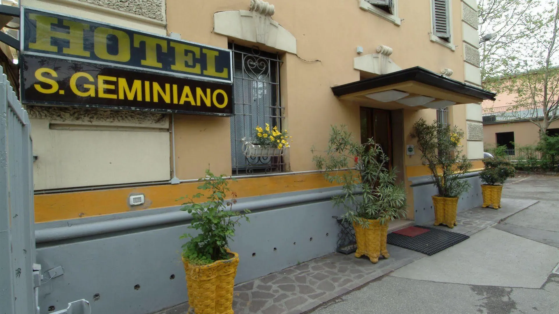 Hotel San Geminiano مودينا 2*,